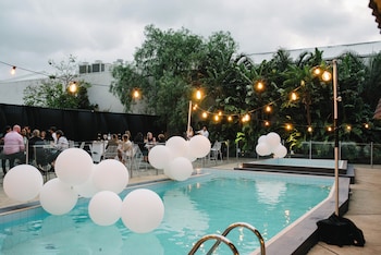 2 outdoor pools