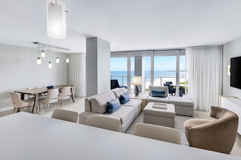 Villa, 2 habitaciones, para no fumadores, balcón (View) | Área de sala de estar | Televisión de pantalla plana, futbolito, tenis de mesa y libros 