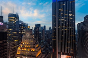 Chambre « Premier », 2 lits doubles (Ball Drop View) | Vue sur la ville