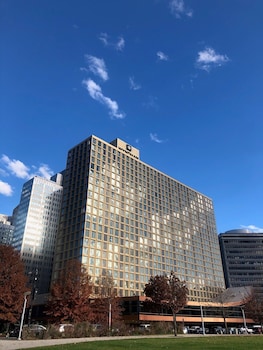 Room, 1 King Bed, Accessible | Premium bedding, pillowtop beds, desk, blackout drapes