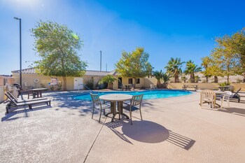 Apartament familiar | Cuina privada | Frigorífic, microones, placa de cuina i rentaplats 