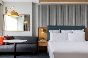 Premium bedding, in-room safe, desk, blackout drapes