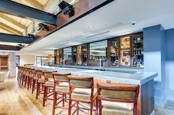 Serves dinner and happy hour