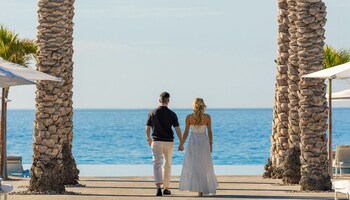 3 outdoor pools, pool umbrellas, sun loungers