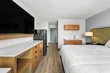 Habitación estándar, 1 cama matrimonial, acceso para personas con movilidad reducida | Ropa de cama de alta calidad y escritorio