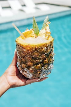 Alberca al aire libre y camas balinesas (con cargo) 