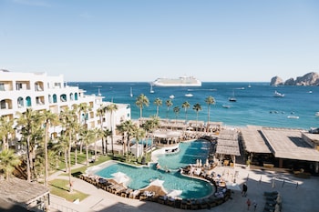 Sur la plage, cabana (supplément), chaise longue, parasol