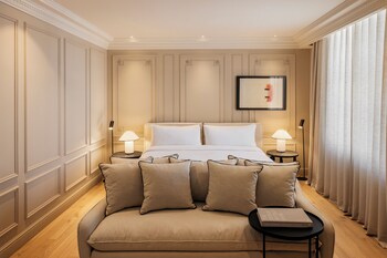 Premium bedding, down comforters, in-room safe, desk