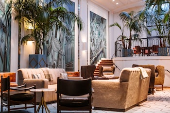 En 50-tommers Flatskjerm-TV med Parabol-TV samt TV