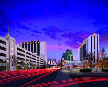 LUXURY PREMIUM ROOM 1 KING NON-SMOKING | 手提電腦工作空間、熨斗/熨衫板、免費 Wi-Fi、床單