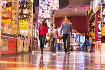 LUXURY PREMIUM ROOM 1 KING NON-SMOKING