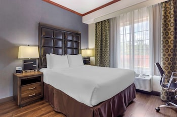 Habitación estándar, 2 camas Queen size, para no fumadores, microondas | Sábanas de algodón egipcio, ropa de cama de alta calidad y escritorio 