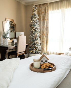 Breakfast, lunch, dinner served; Italian cuisine