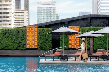Outdoor pool, open 7:00 AM to 9:00 PM, pool umbrellas