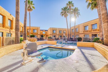 Free daily cooked-to-order breakfast