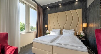 Premium Room, 2 Twin Beds (with Sofabed) | Laptop workspace, soundproofing, iron/ironing board, free WiFi