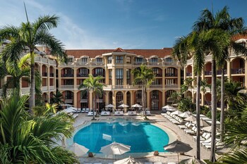Outdoor pool, pool umbrellas