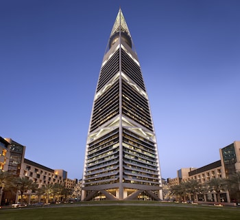 2 restaurants, breakfast, lunch, dinner served; international cuisine