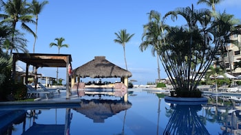 3 outdoor pools, open 8:00 AM to 8:00 PM, pool umbrellas, sun loungers