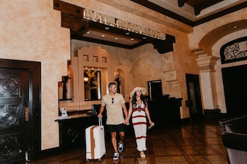 5 restaurants, breakfast, lunch, dinner served; American cuisine