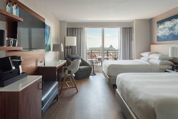 2 restaurants, breakfast, lunch, dinner served; seafood