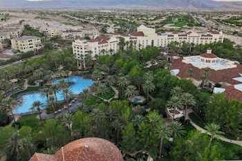 Piscine extérieure en saison, cabanas (supplément), parasols