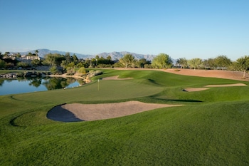 Alberca al aire libre por temporada y camas balinesas (con cargo)