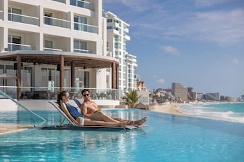 3 piscinas al aire libre, sillones reclinables de piscina