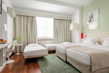 Tägliches Frühstücksbuffet (18 EUR pro Person)