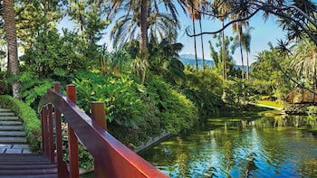 Couples treatment rooms, sauna, hot tub, Turkish bath, body treatments