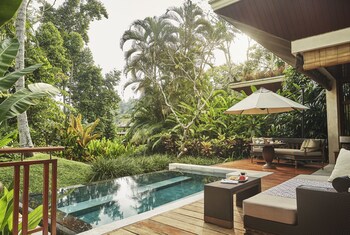 3 restaurants, breakfast, lunch, dinner served; Indonesian cuisine 