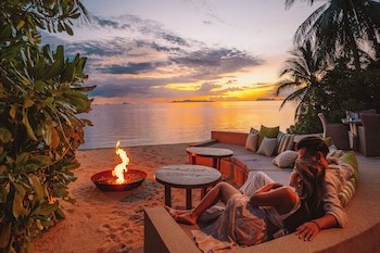 6 outdoor pools, pool umbrellas, pool loungers