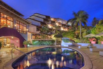 Piscine extérieure, cabanons gratuits, parasols de plage