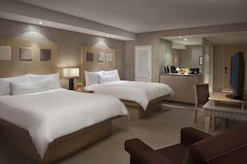Ropa de cama de alta calidad, camas con pillow-top y minibar 