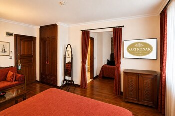 In-room safe, desk, soundproofing, iron/ironing board (on request)