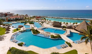2 outdoor pools