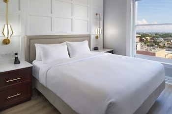Hypo-allergenic bedding, in-room safe, desk, blackout drapes