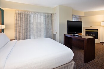 Studio Suite, 1 Queen Bed with Sofa bed, Non Smoking | Premium bedding, down comforters, pillowtop beds, desk
