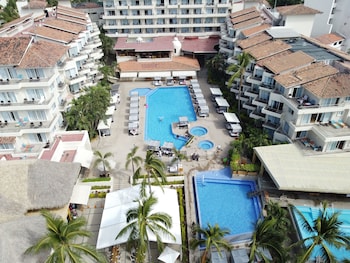 3 outdoor pools, open 9:00 AM to 9:00 PM, sun loungers