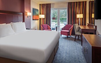 Daily buffet breakfast (GBP 15 per person)