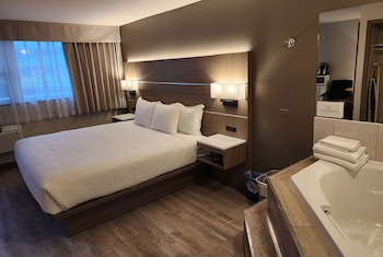 Deluxe Room, 2 Queen Beds, Non Smoking, Mountain View | Desk, blackout drapes, iron/ironing board, free cribs/infant beds