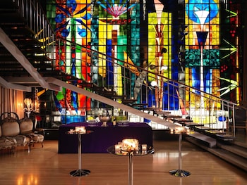 2 bares y 1 bar de copas