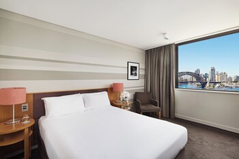 Suite Standard, 1 très grand lit, vue port | Vue de la chambre