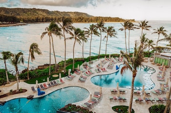 5 outdoor pools, pool cabanas (surcharge), pool umbrellas