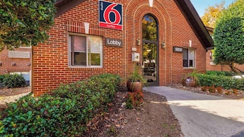 Premium bedding, desk, laptop workspace, free WiFi