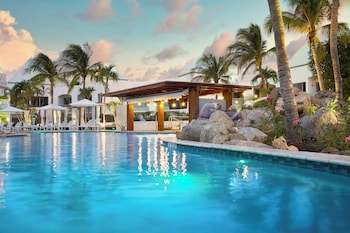 3 Außenpools, Cabañas (kostenlos), Sonnenschirme