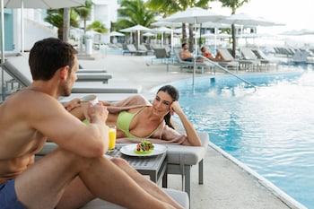 Outdoor pool, pool umbrellas, sun loungers