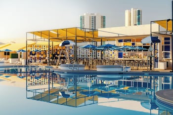 Seasonal outdoor pool, pool cabanas (surcharge), pool loungers