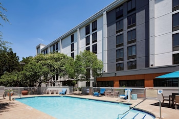 Buffet déjeuner gratuit tous les jours