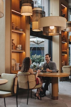 3 restaurants, servant le déjeuner et le dßner; cuisine mexicaine